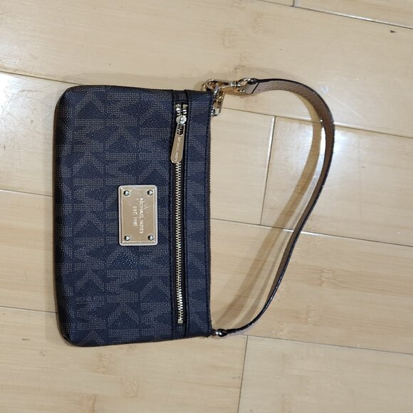 Michael kors wristlet - Picture 1 of 1